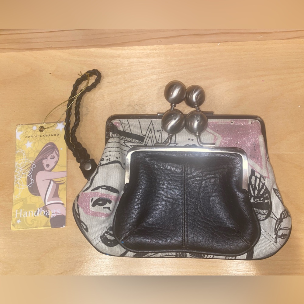 NWT Jordi Labanda wristlet/clutch 
Twist lock closure